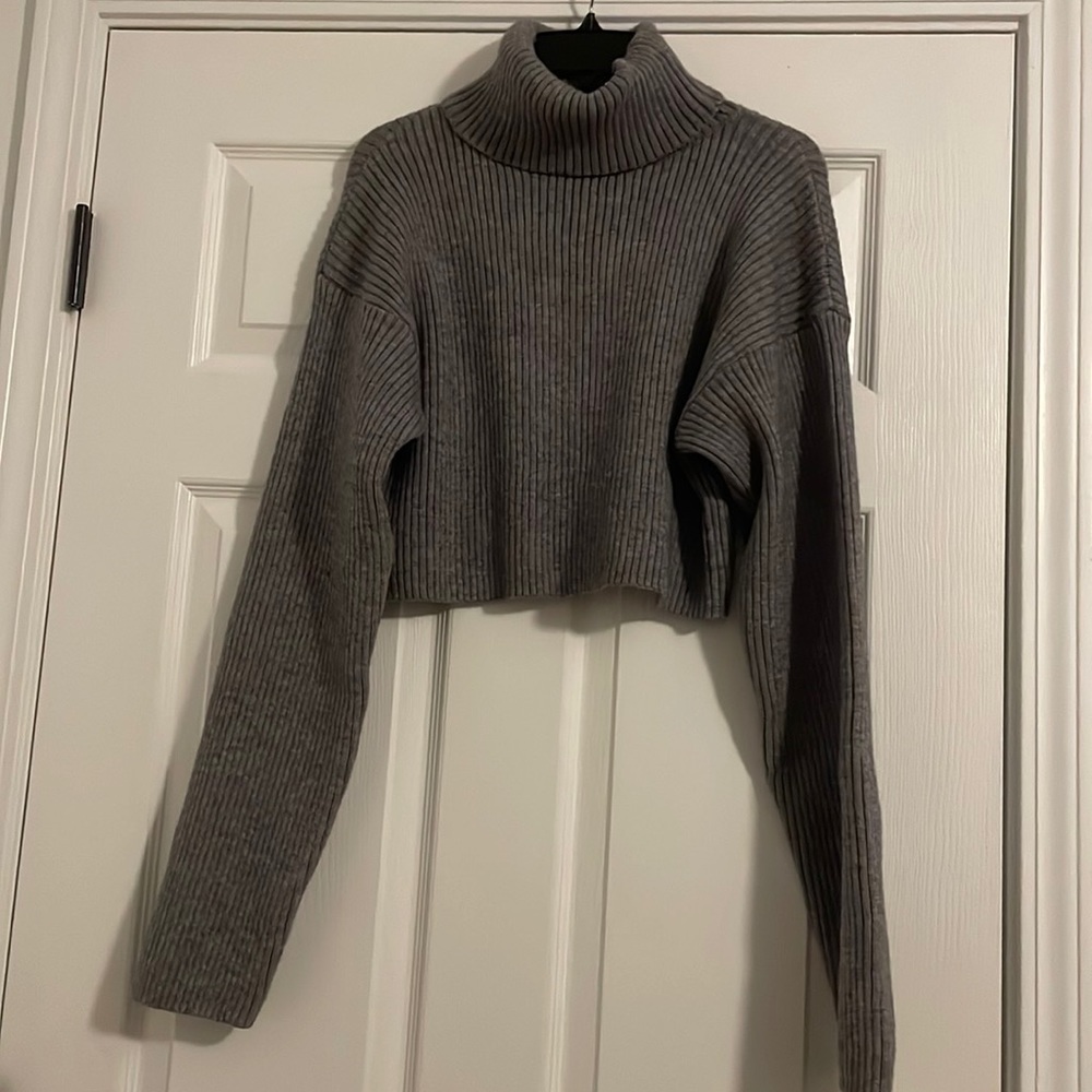 Grey turtle neck sweater - Picture 2 of 3